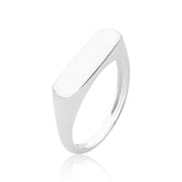 Anillo de plata con placa recta y sello de diseño moderno