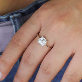 Anillo de plata con engaste de piedra de circonita cúbica cuadrada blanca
