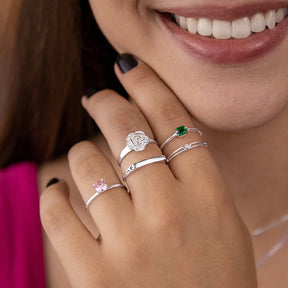 Anillo solitario de plata con circonita rosa