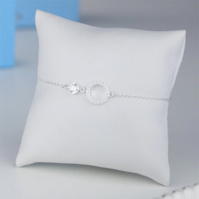 Pulsera de plata con círculo de piedras y una única gema, 20cm.